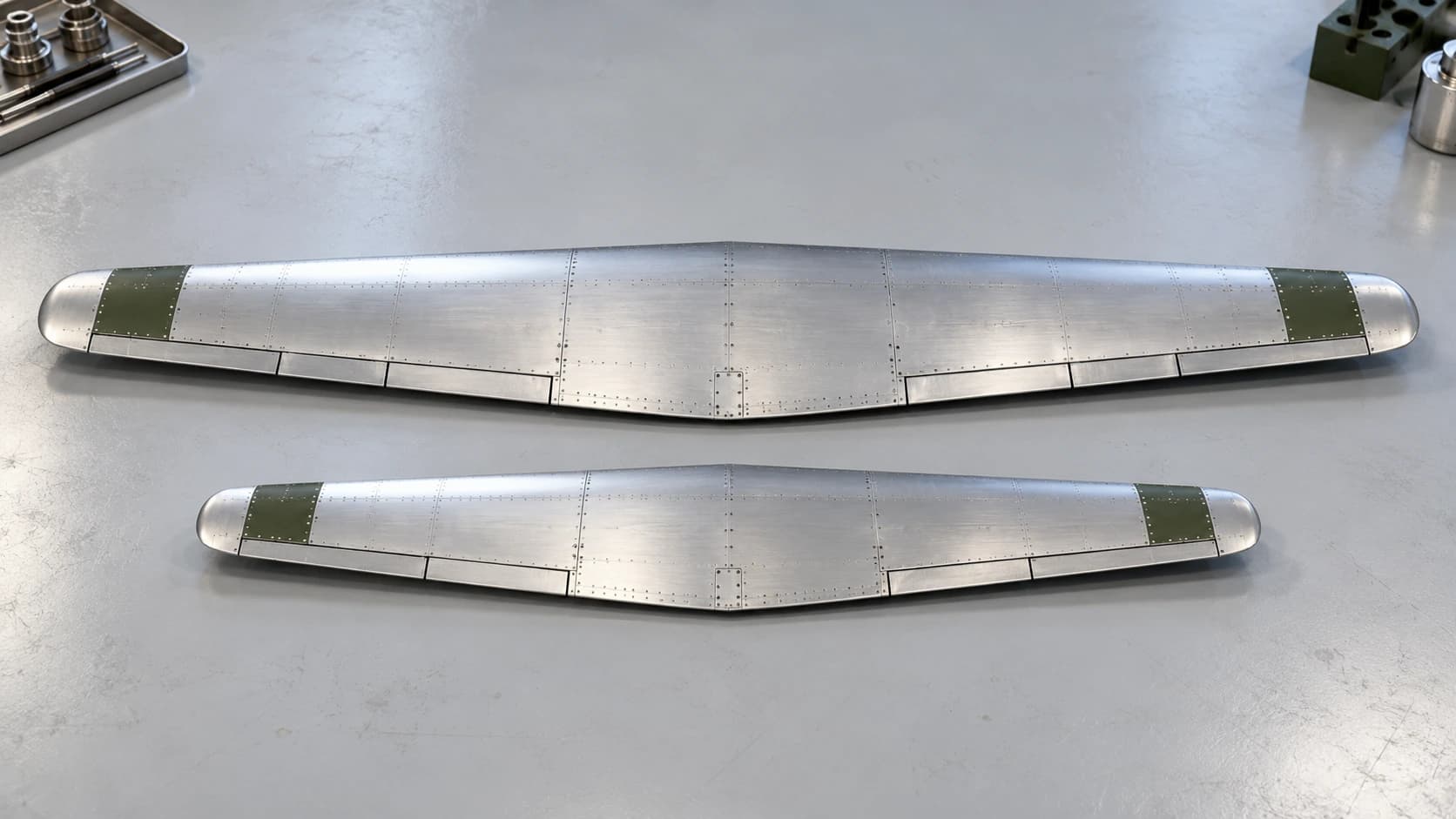 AI-generated comparison of two model wings with different spans; illustrative, not test evidence